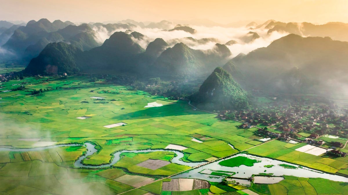 Trekking-in-Bac-Son-valley-Vietnam-EAFAHH-1680x1050