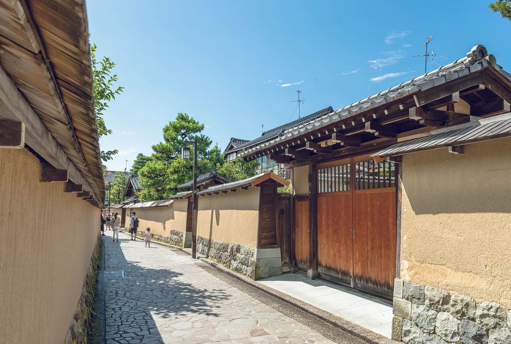 large_Nagamachi-Samurai-District-kanazawa-japan-shutterstock_498268669_c8194bc9c7