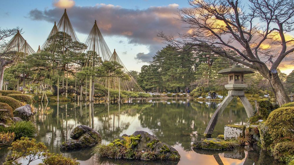 large_kanazawa-Kenrokuen-Garden-japan-ishikawa-shutterstock_557780311_c5cde836e6